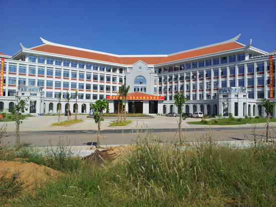 学院大楼装点一新,喜迎新生和家长