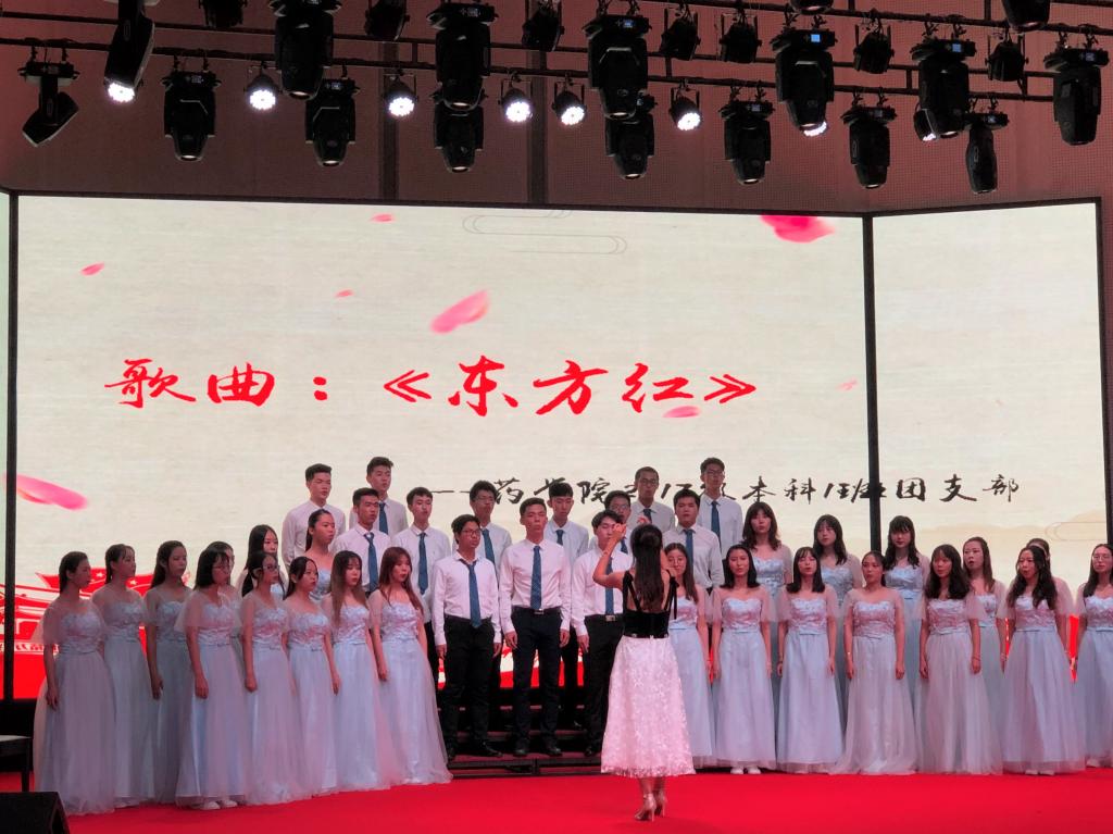 2017级本科一班团支部的演唱《东方红》.jpg